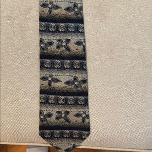 Classic Black and Gray Silk Tie with Textured Pattern